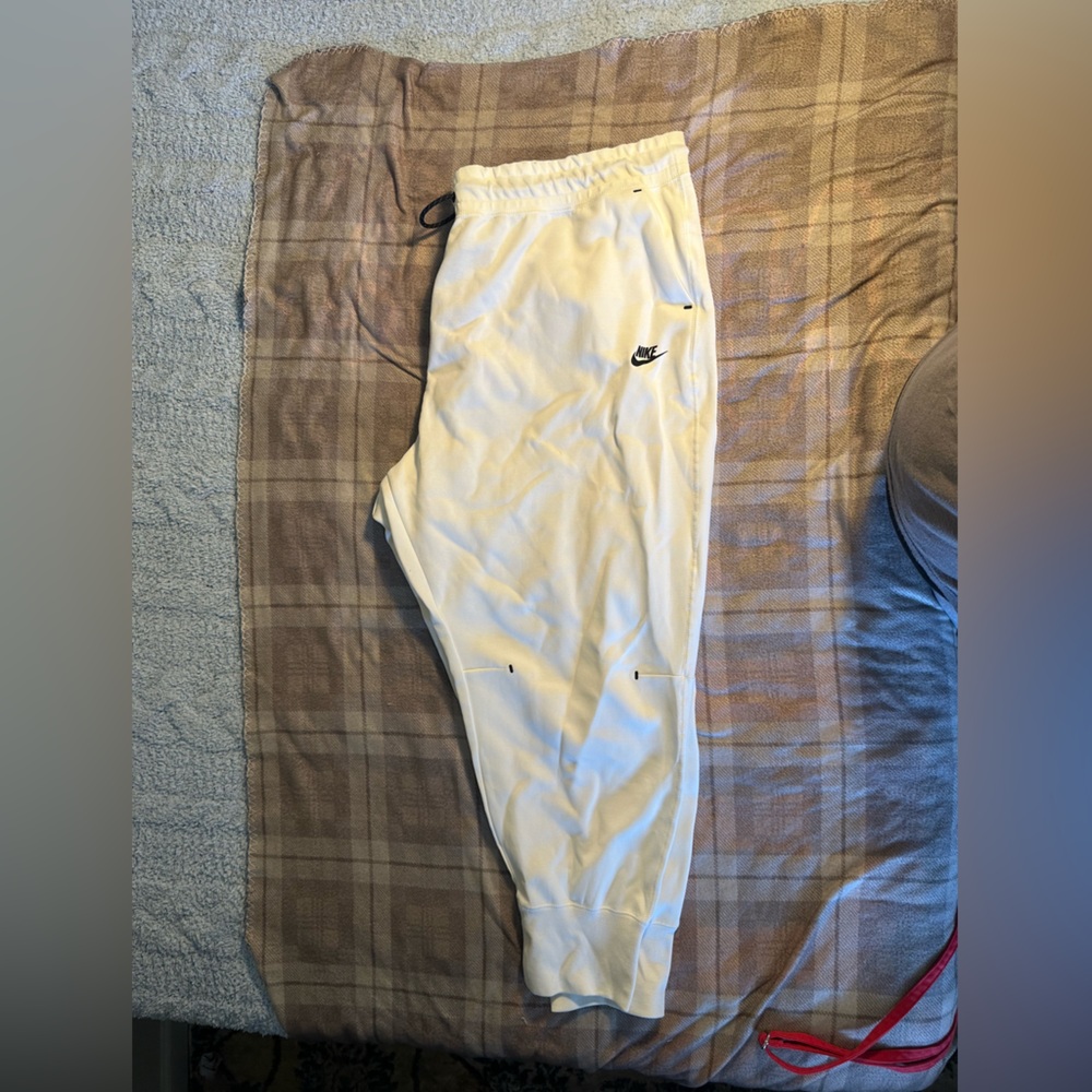 Nike Women’s White Sweatpants Joggers